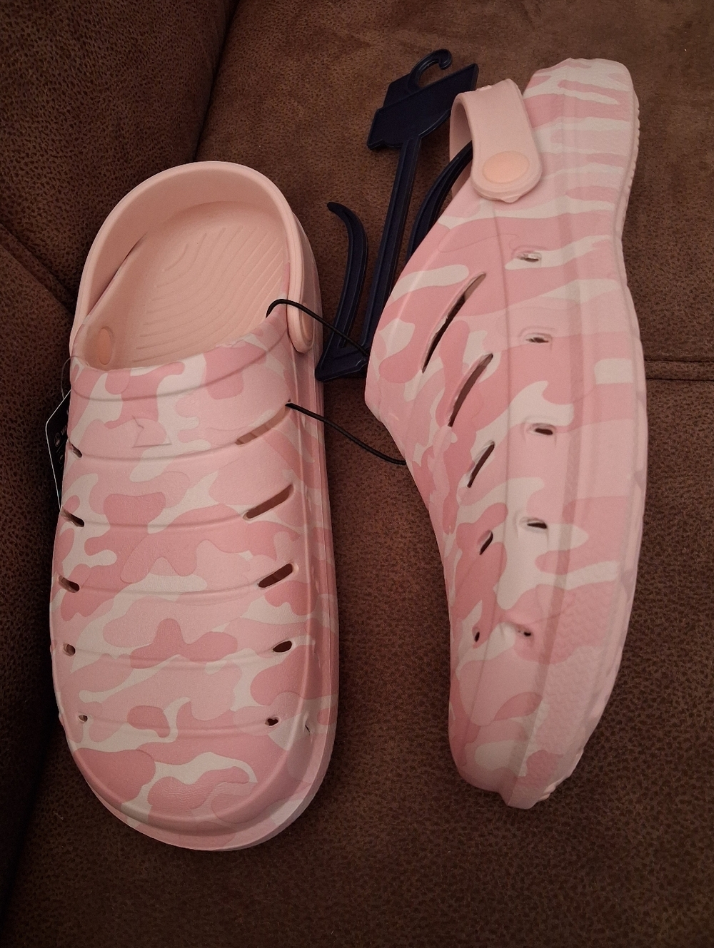 Rugged Shark Women's Pink Camo Slip-On Comfort Shoes Size 10